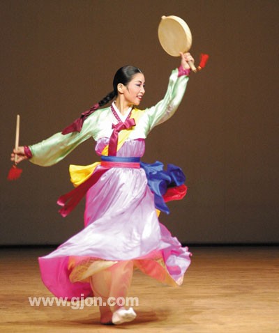 Korean dance — sogo drum, heung in motion